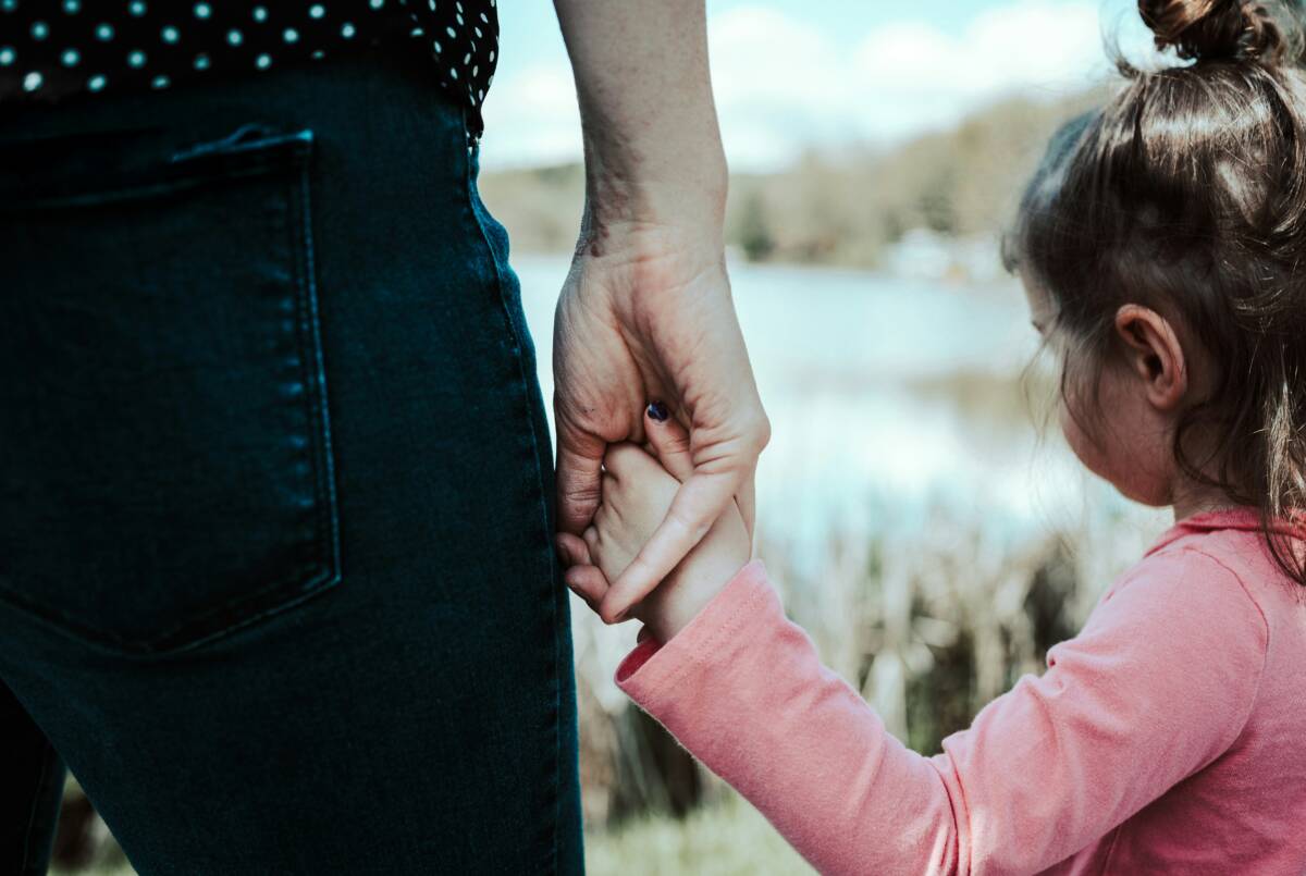 Dia da Mãe: O Valor Invisível que Sustenta o Futuro das Sociedades